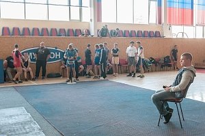 В Севастополе провели чемпионат по жиму лежа (обновлено)