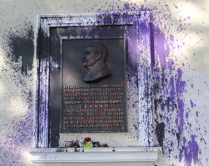 В Симферополе вновь осквернена мемориальная доска И. В. Сталину на улице Долгоруковская