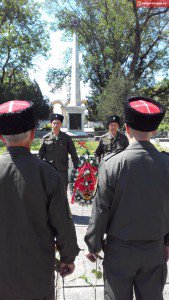 Керчане возложили цветы в память о казаках, павших в войне