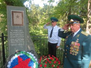 В Столице Крыма ветераны пограничних войск возложили цветы к памятнику Ленину и на могилы героев-пограничников