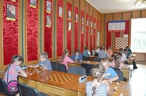 Две золотых медали в чемпионате по шашкам среди детей сотрудников правоохранительных органов у Крымской таможни