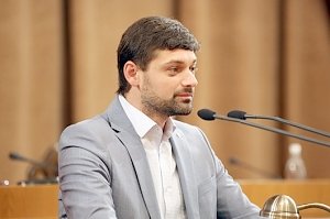 Владимир Константинов: Соблюдение условий обеспечения свободного доступа граждан к крымским пляжам должно находиться под постоянным контролем депутатов всех уровней