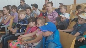 О правилах безопасности, а также правах и обязанностях детей рассказывают ребятам полицейские Симферопольского района