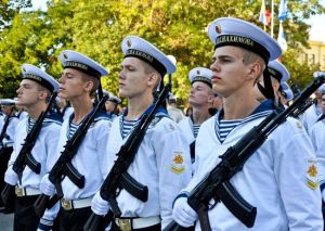 Курсанты возрожденного севастопольского училища отправились в Средиземное море на флагманском крейсере