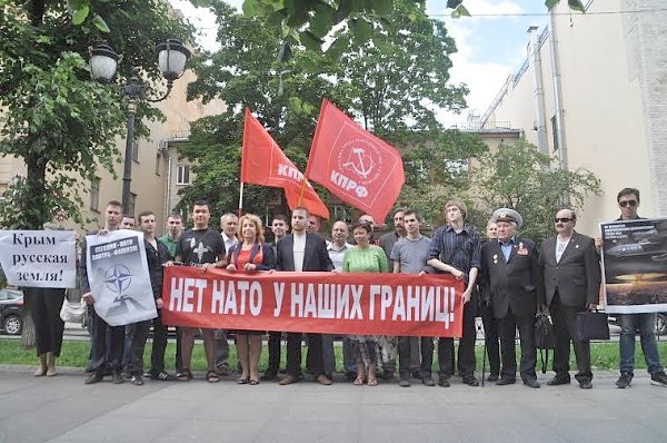 Сегодня НАТО – завтра фашизм! Акция коммунистов и комсомольцев Санкт-Петербурга