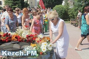 Керчане в День памяти и скорби возложили цветы