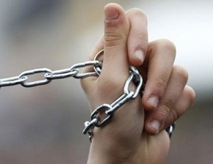 В Крыму будут судить мать и сожителя за издевательства над ребёнком