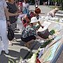 Ялтинцы почтили память погибших в Ницце возложением цветов и детских рисунков к стеле городов-побратимов