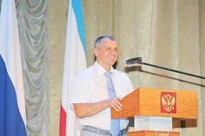 Владимир Константинов поздравил сотрудников органов следствия с их профессиональным праздником
