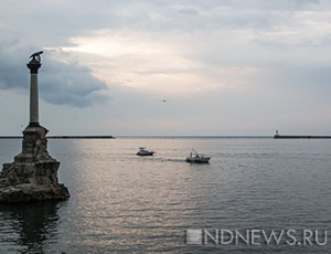 В Севастопольской бухте поднимут два затонувших корабля