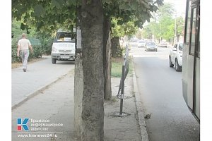 На улице Козлова устанавливают металлические ограждения