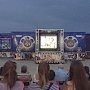 На набережной Керчи под открытым небом демонстрируют военные фильмы