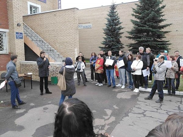 На митинг с требованиями достроить жильё вышли обманутые дольщики ЖК Спортивный квартал в Новой Москве