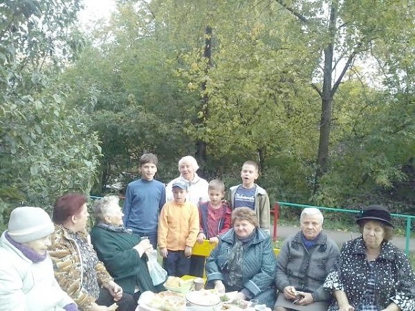 Орловские коммунисты организовали праздник в Международный день пожилых людей