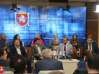 Дмитрий Полонский провел заседание «круглого стола» по вопросам взаимодействия представителей общественных организаций и СМИ