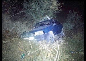 В Приморском в результате манёвра автомобиль с пассажирами навис над обрывом
