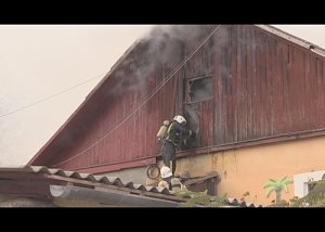 В Симферополе горел жилой 4-квартирный дом