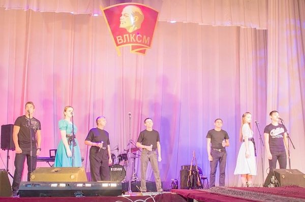 Волгоградская область. В городе Волжском отметили 98-ю годовщину создания ВЛКСМ