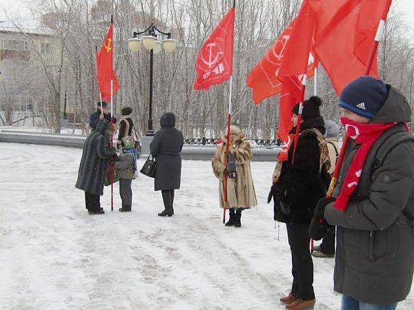 Ямало-Ненецкий АО. В Салехарде прошёл митинг, посвященный 99-ой годовщине Революции