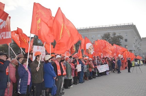 «Мы – не рабы!»: На митинге в Ростове шахтеры исполнили свой «гимн»