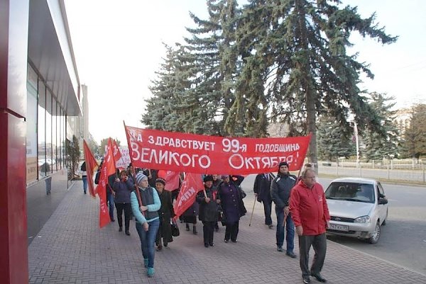 Карачаево-Черкесия встретила 99-ю годовщину Великой Октябрьской социалистической революции торжественно и красочно