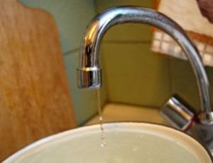 «Ни помыться, ни поесть приготовить»: керчан замучили постоянные аварии в сетях водоснабжения