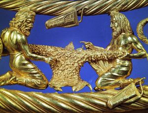 Украине придется подождать: вопрос о принадлежности коллекции скифского золота рассмотрят повторно