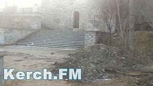 В Керчи водоканал разрыл дорогу в районе Митридатской лестницы