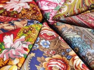 В Черноморском проходит выставка платков