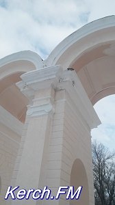 В Керчи подрядная организация восстановит арку, которая начала осыпаться