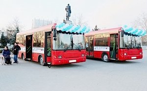В Севастополе представили два новых низкопольных автобуса