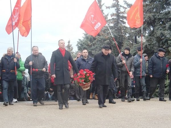 Севастопольские коммунисты почтили память Владира Ильича Ленина