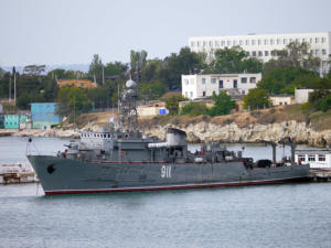 Морской тральщик Черноморского флота «Иван Голубец» вернулся в Севастополь из дальнего похода