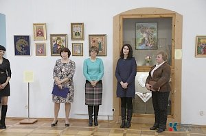 В столице Крыма открылась любительская выставка «Ода красоте»