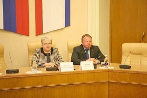 Наталья Маленко вручила крымчанам государственные награды
