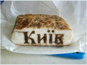 В Крым из Украины пытались незаконно ввезти сало, мёд и собак