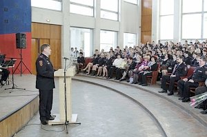 В УМВД России по г. Севастополю прошло торжественное собрание, посвященное Международному женскому дню