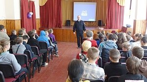 Сотрудники Госавтоинспекции Севастополя провели занятия в подшефной школе-интернате № 4