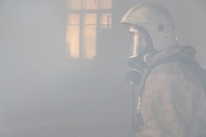 На пожаре в городе Алупка крымские пожарные эвакуировали 15 человек