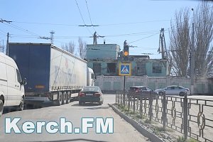 Керчане жалуются на отключенный светофор на Кирова-Еременко