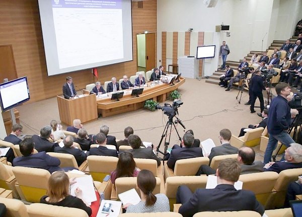 Иван Мельников открыл парламентские слушания «Об итогах реформирования электроэнергетики»
