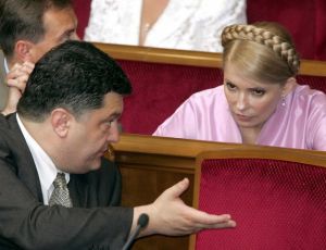 Годзилла против Кинг-Конга: Тимошенко пытается «утопить» Порошенко в земле