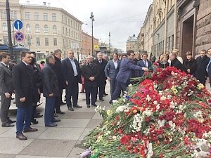 Владимир Константинов почтил память жертв теракта в петербургском метро