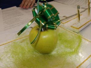 Дети Ленинградской области попробуют вкусные крымские яблоки