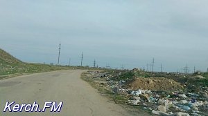 В Керчи по дороге на кладбище в Аршинцево вновь устроили свалку