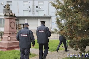 В Керчи возложили цветы в честь манифеста о присоединении Крыма