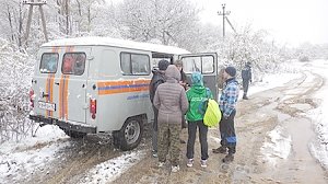 Спасатели эвакуировали из горно-лесной зоны группу туристов из 6 человек