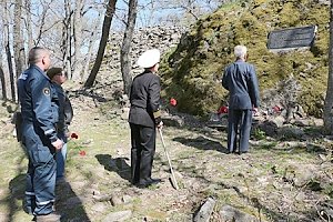 Спасатели МЧС восстанавливают былой облик памятников, находящихся в труднодоступных местах крымских гор