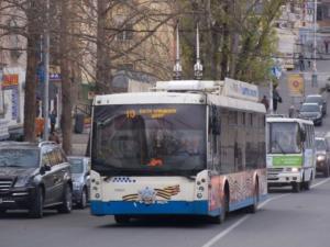В Севастополе стоимость поездки в троллейбусе снизили до 12 рублей, с оглядкой на республику Крым
