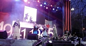 Севастопольцы отметили День Победы военными песнями